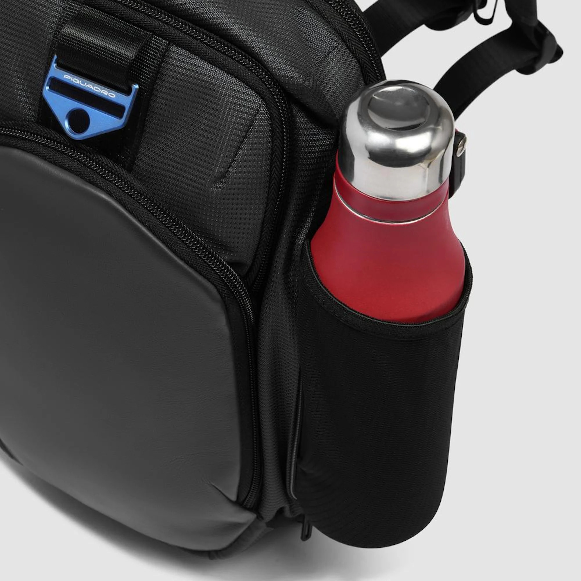 Piquadro Monospalla porta iPad®mini in tessuto riciclato e materiale bio-based con protezione RFID