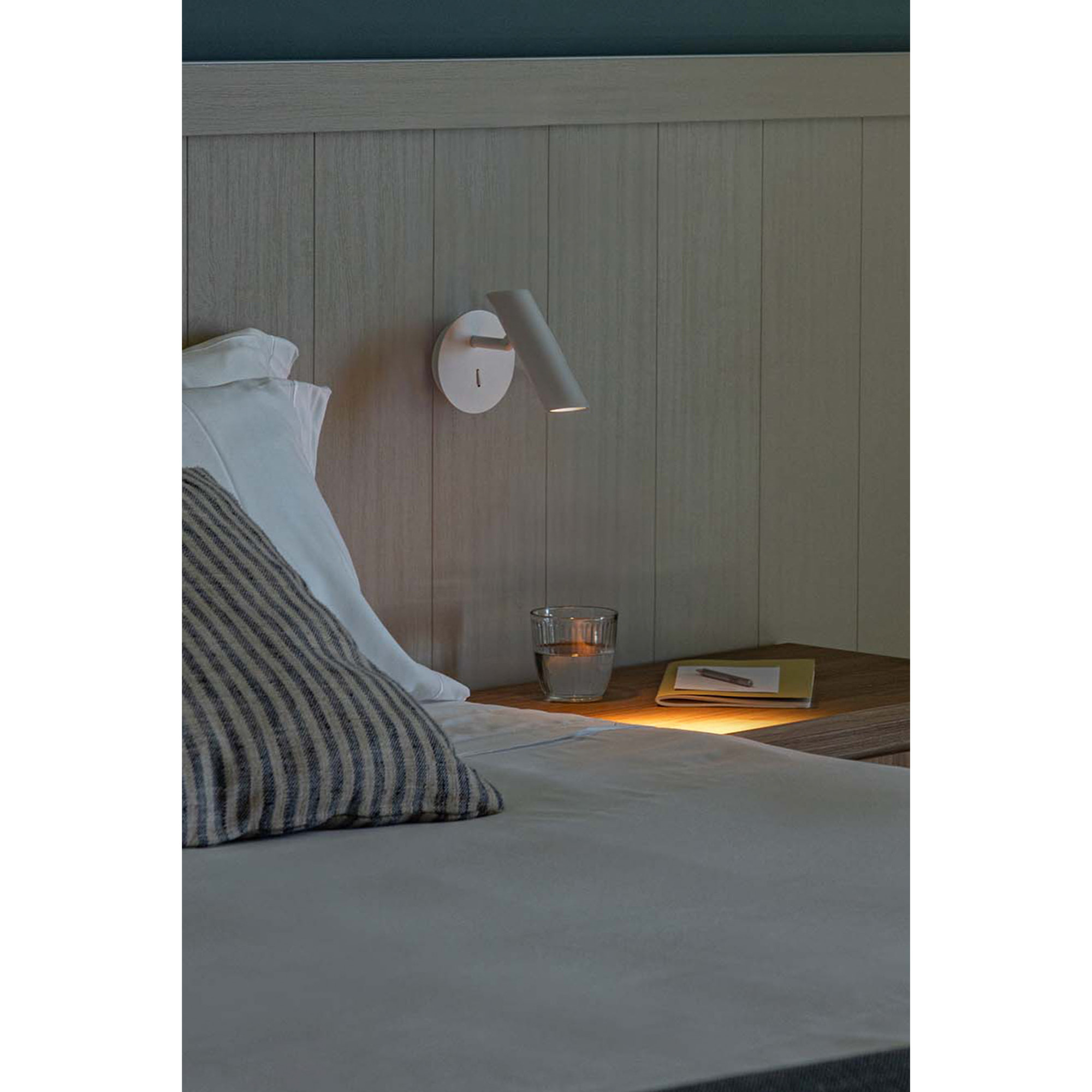 LEO Applique blanche