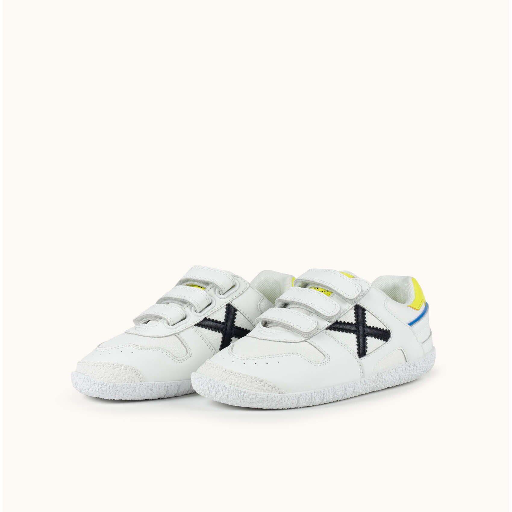 Zapatilla de infantil en Piel Blanca con Cierre de Velcros y Detalles Flúor - MUNICH MINI GOAL VCO 1630