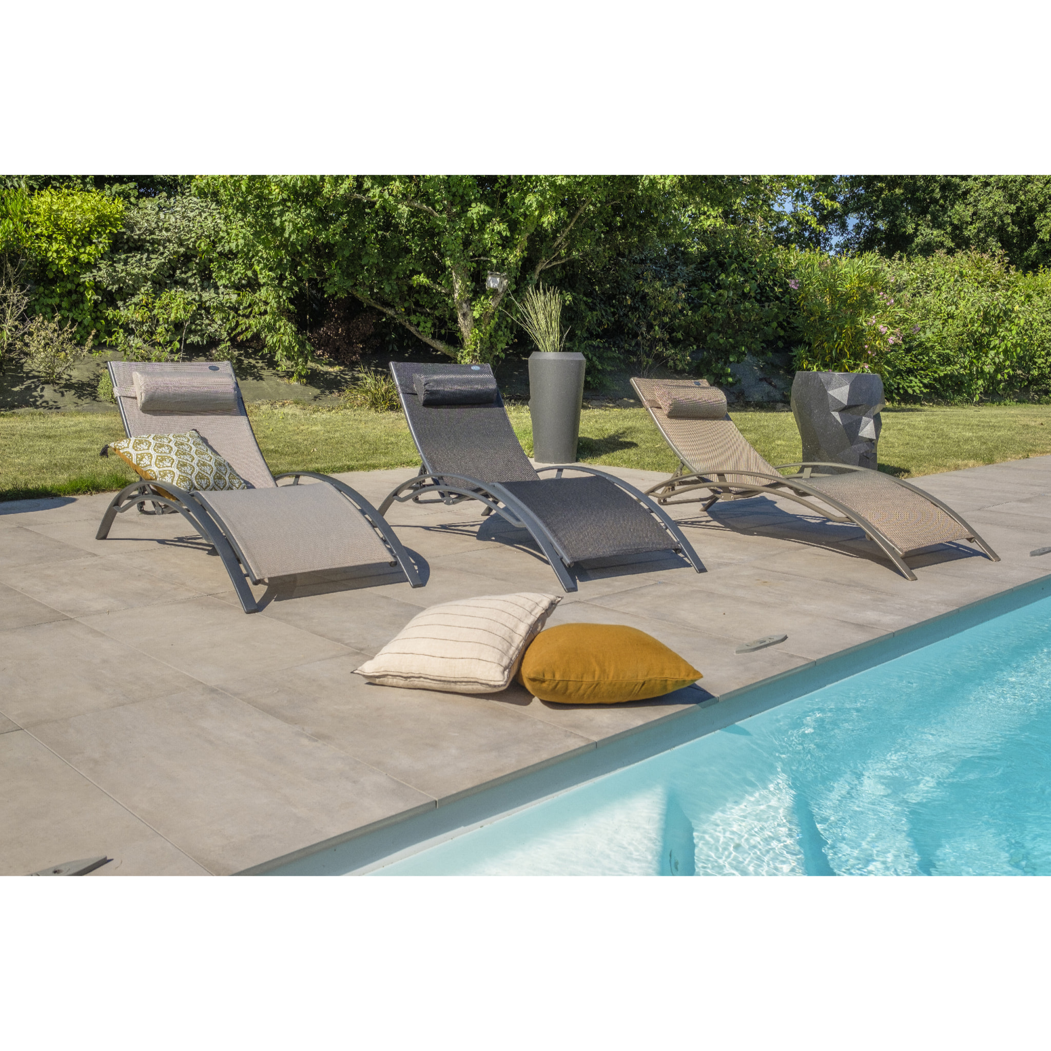 CL76 - Lot de 2 bains de soleil en aluminium et toile plastifiée grise
