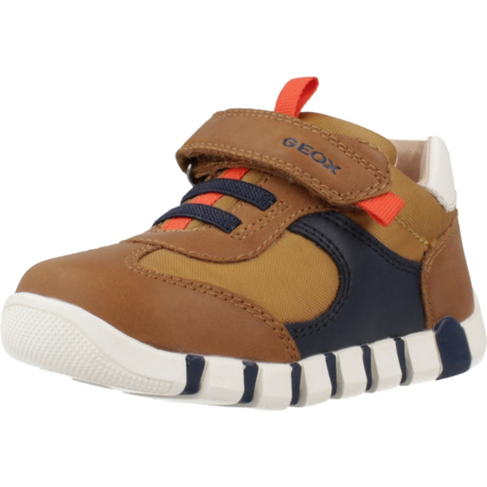 Zapatillas Niño de la marca GEOX  modelo B IUPIDOO Light Brown