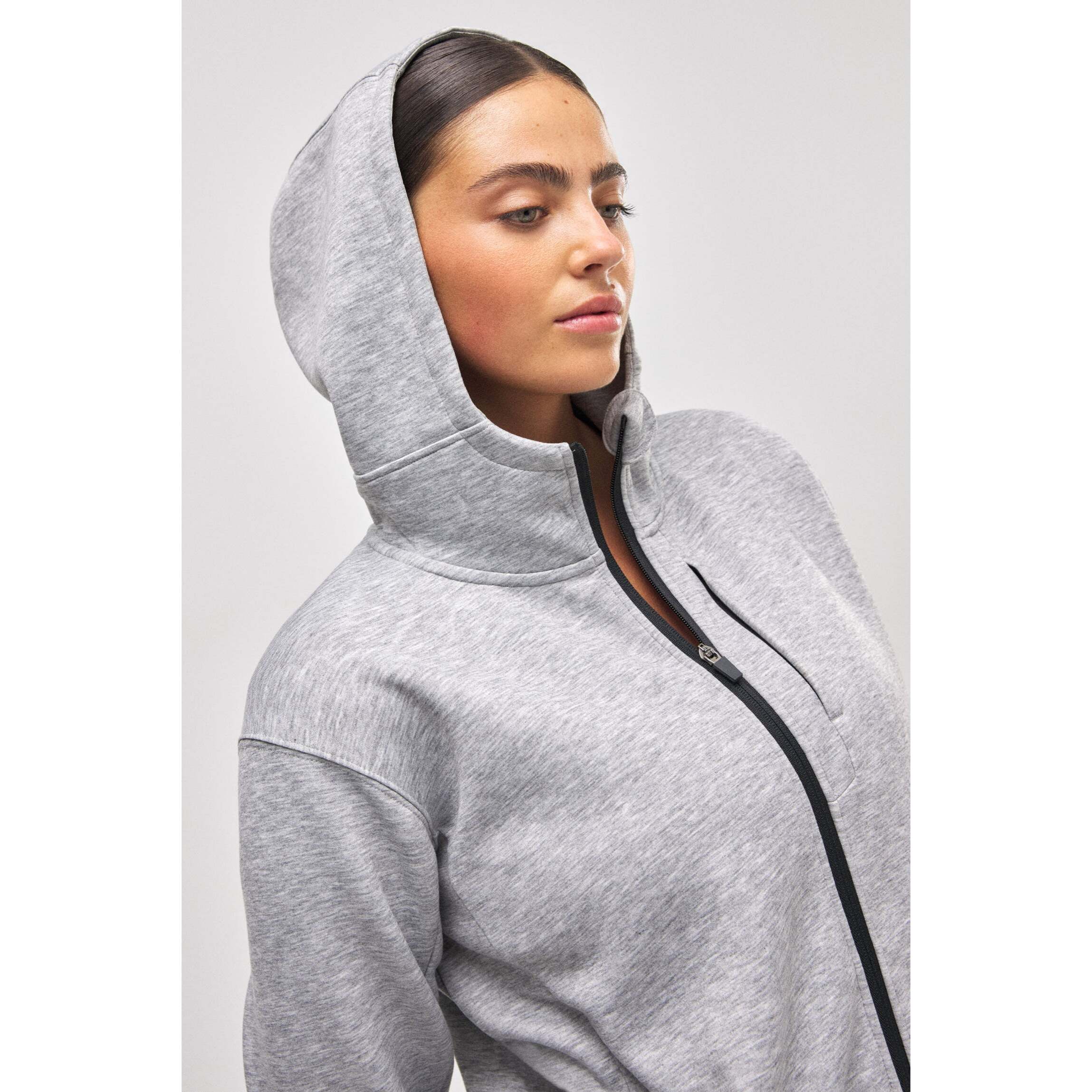 Giacca sportiva grigia con cappuccio