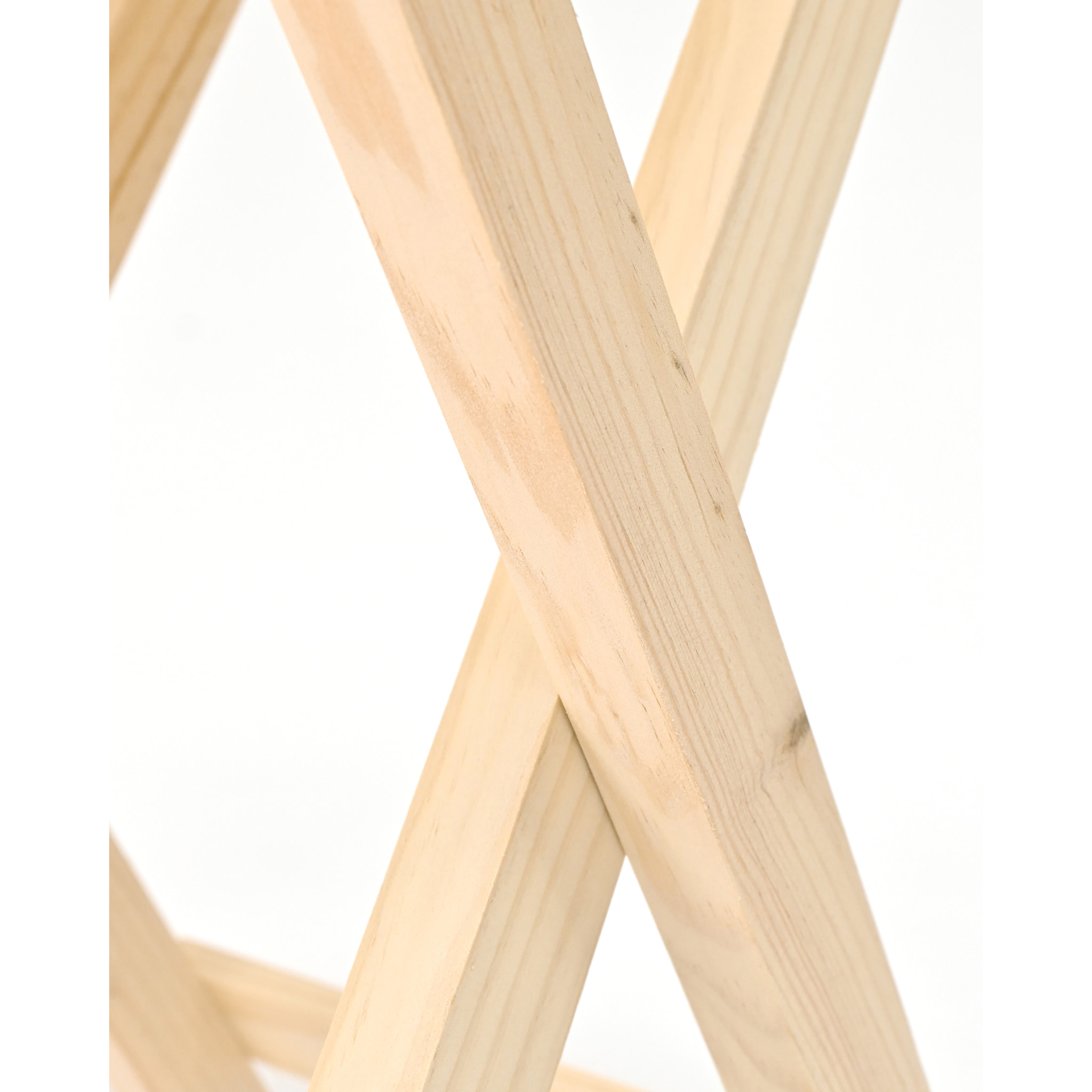 Mesita de madera maciza plegable en tono natural de 48,5x53cm Alto: 53 Largo: 48.5 Ancho: 35