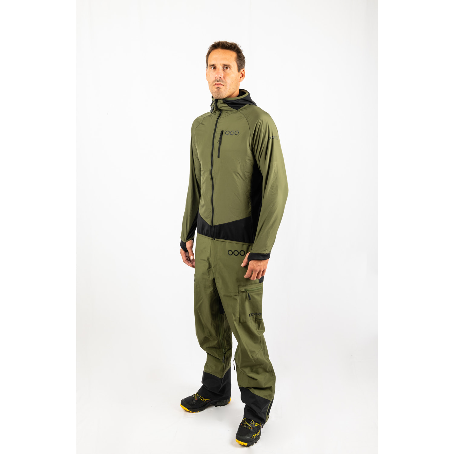 Chaqueta ECOActive Light Insulated Hybrid Jacket with cap marca ECOON - Caqui / Negro