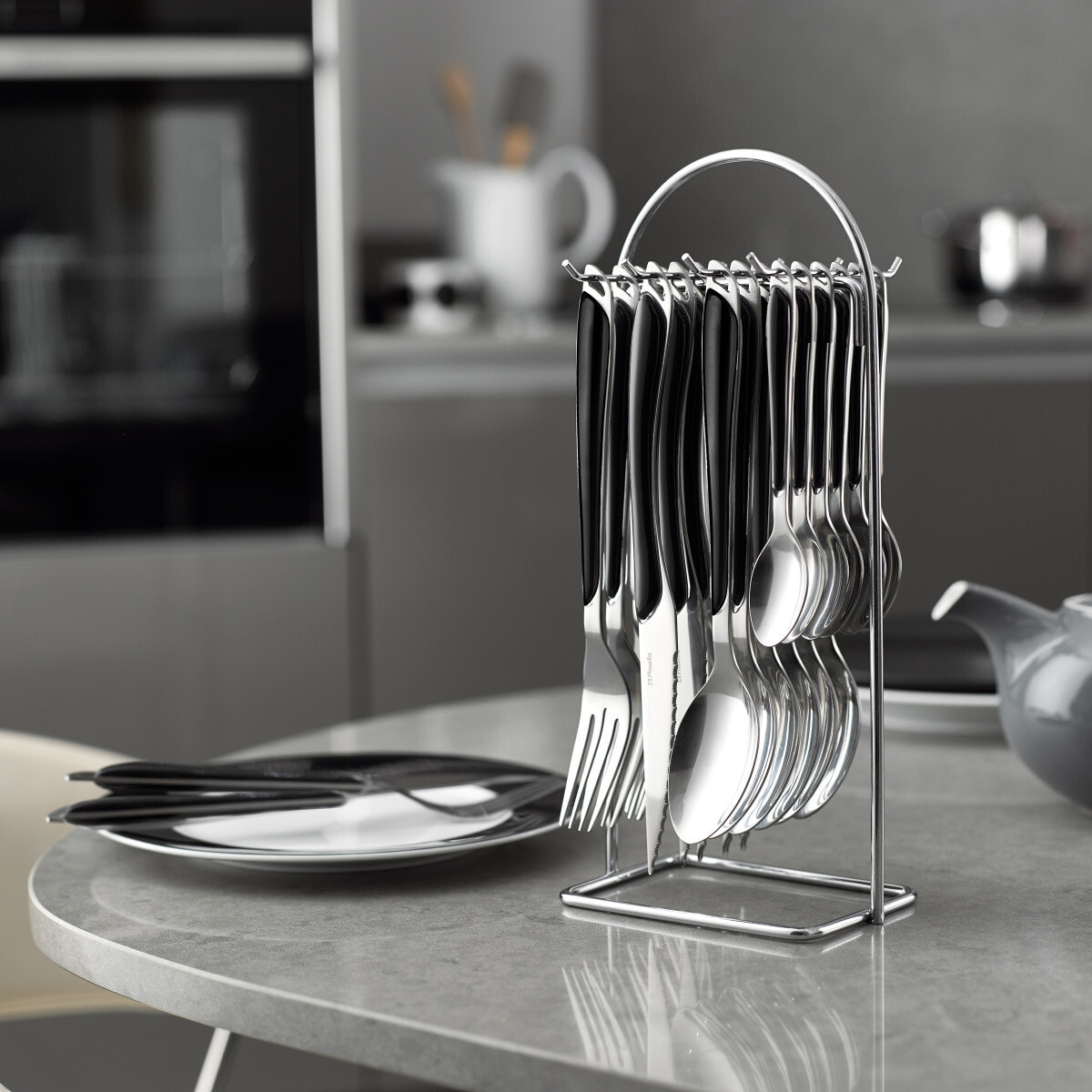 Solstice Nero - Posate da 24 pezzi su supporto