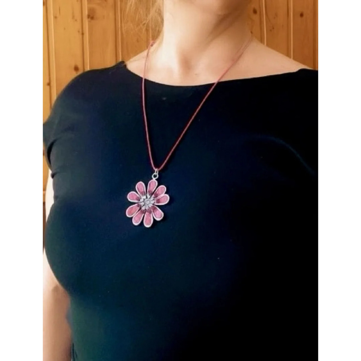 Collar largo margarita color con cristal de Sw Rosa