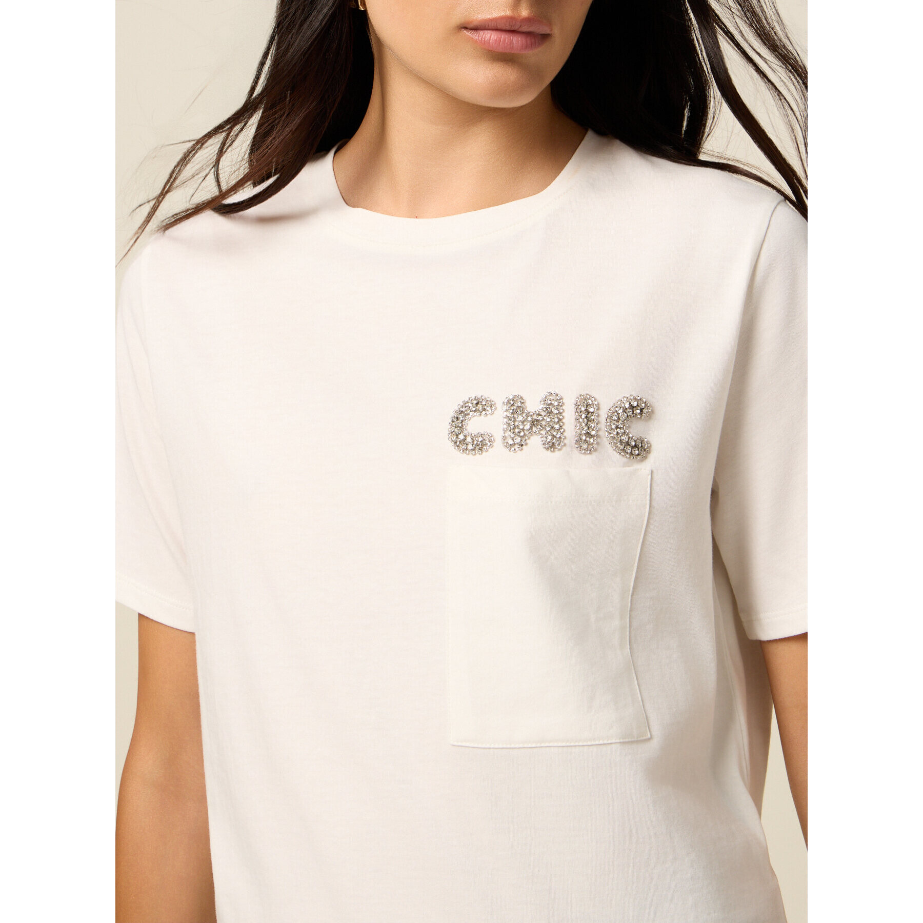 Oltre - T-shirt con ricamo gioiello e taschino - Bianco