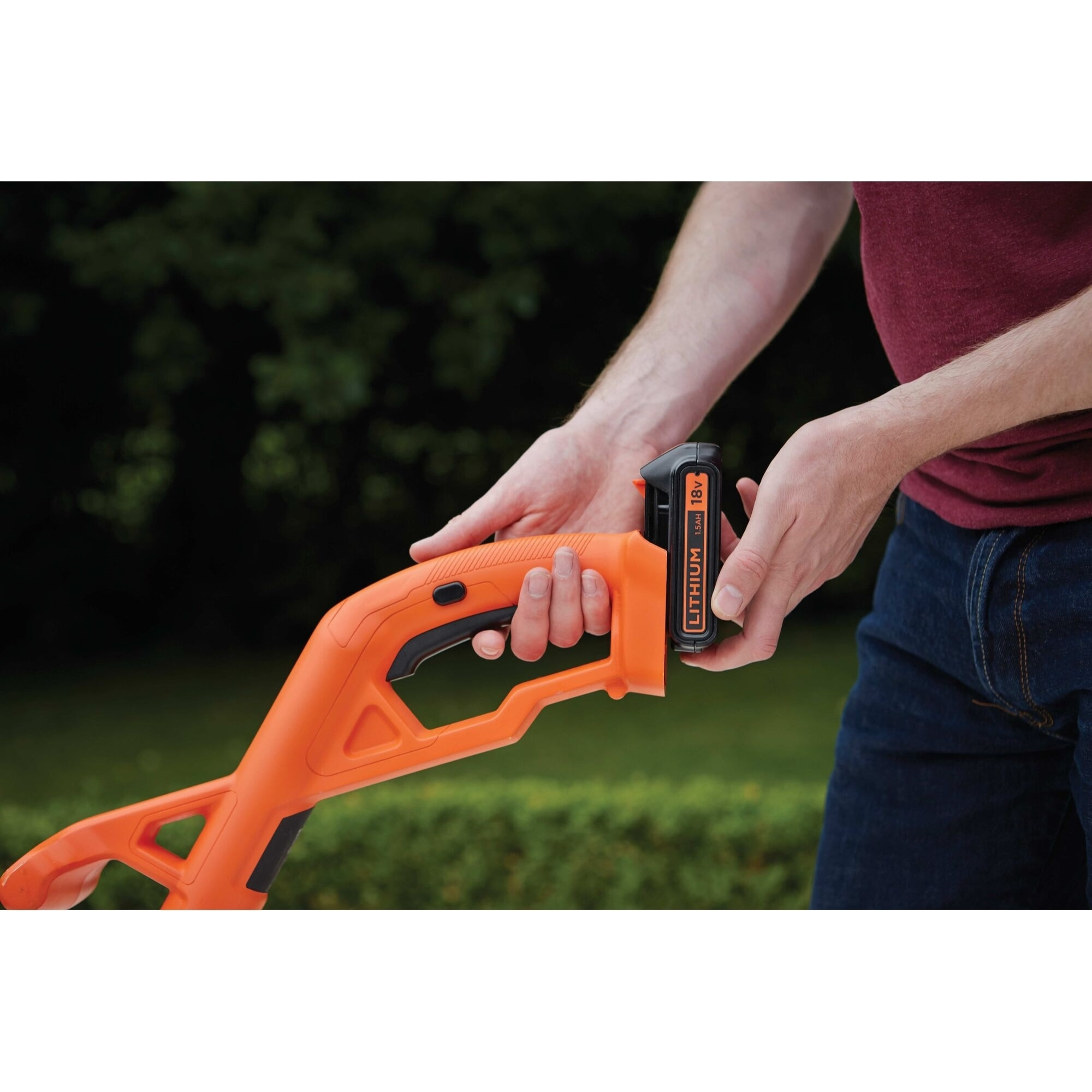 BLACK+DECKER Coupe-Bordures électrique Sans Fil 18V avec Batterie 2 Ah, Tête Pivotante 180°, Tube Télescopique et 2 Poignées ST182320-QW