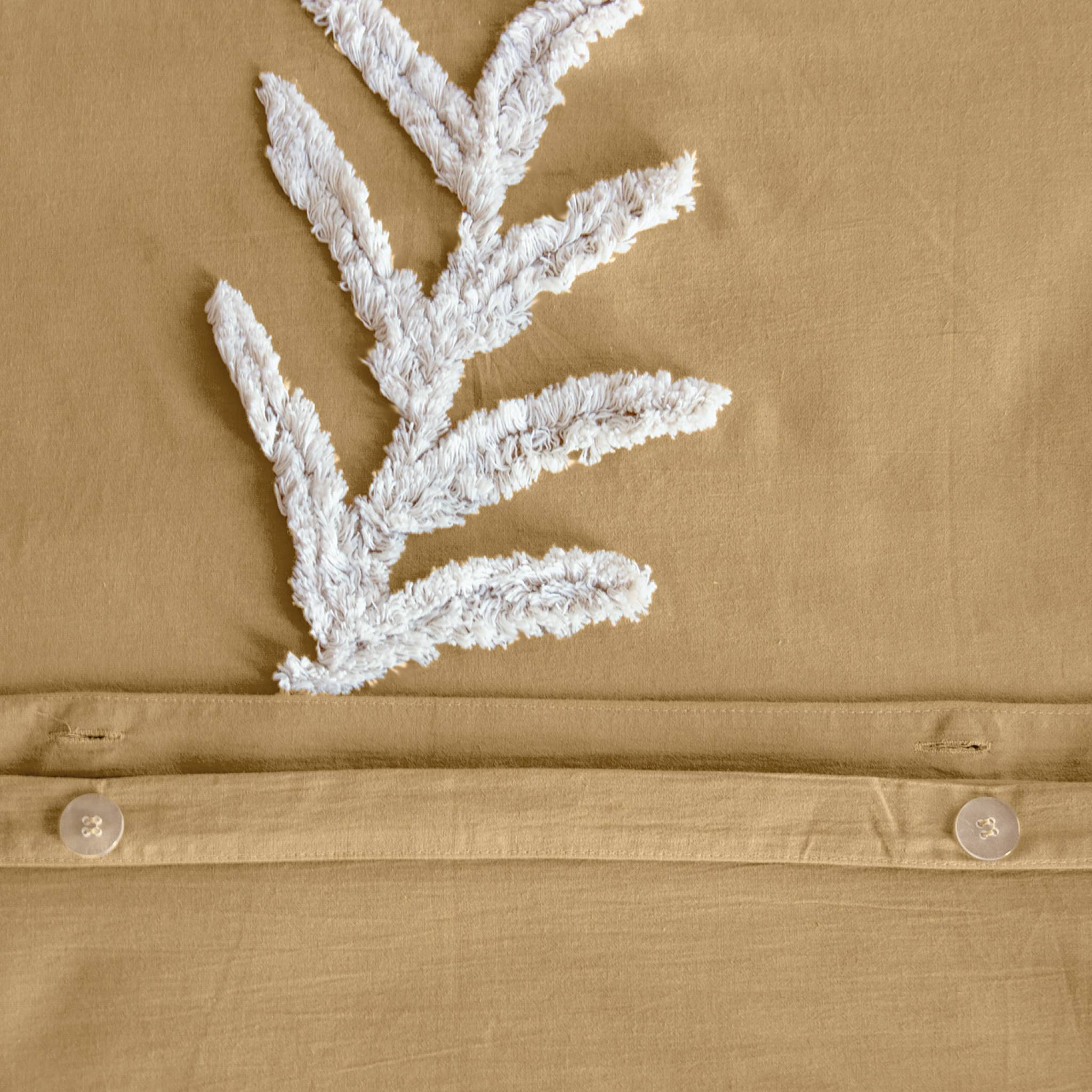 Parure de lit coton lavé tufté motifs végétaux 2 places moutarde ARTEMIS