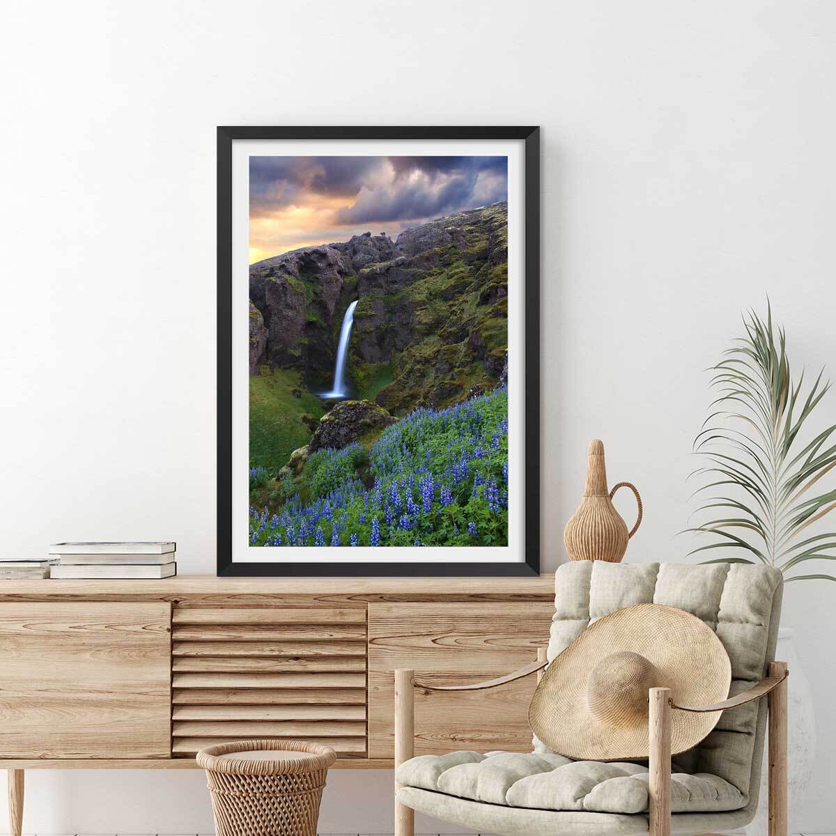 Affiche paysage voyage en islande Affiche + cadre en bois - Noir