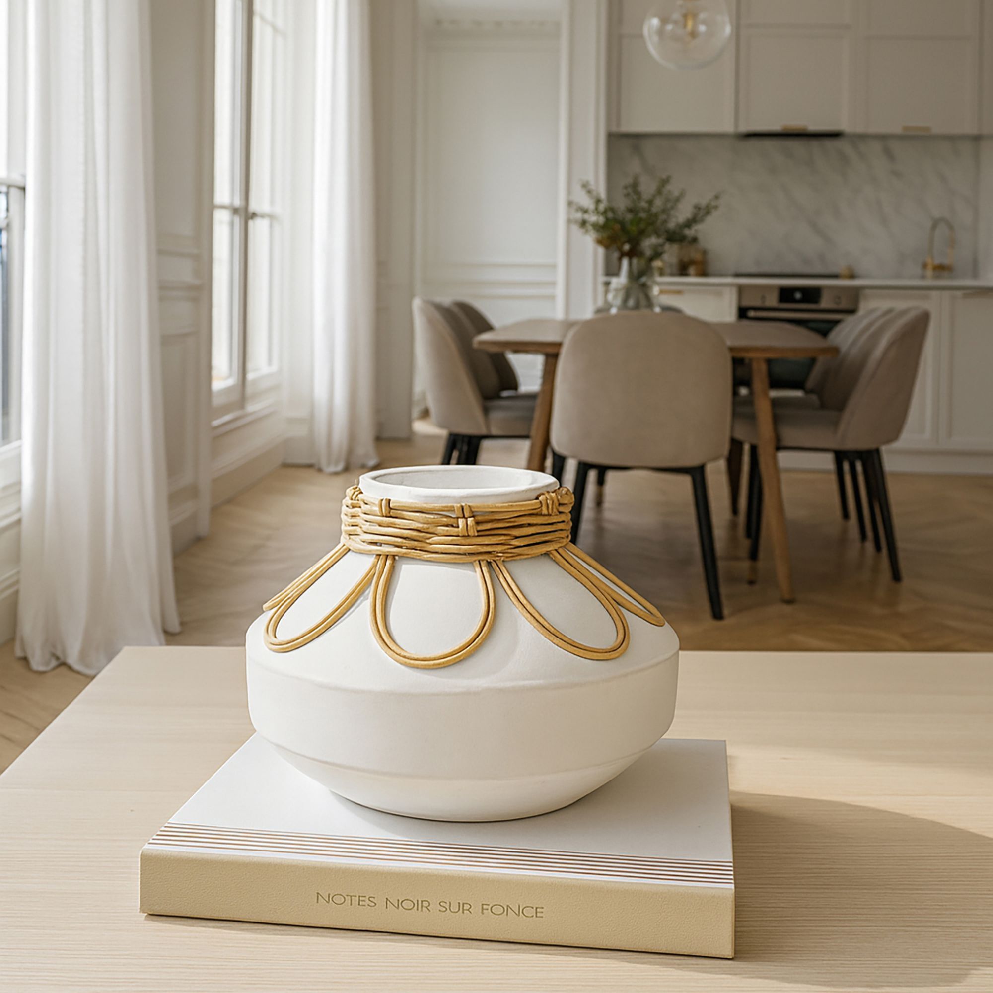 Vase en béton et rotin blanc h16cm NOUR