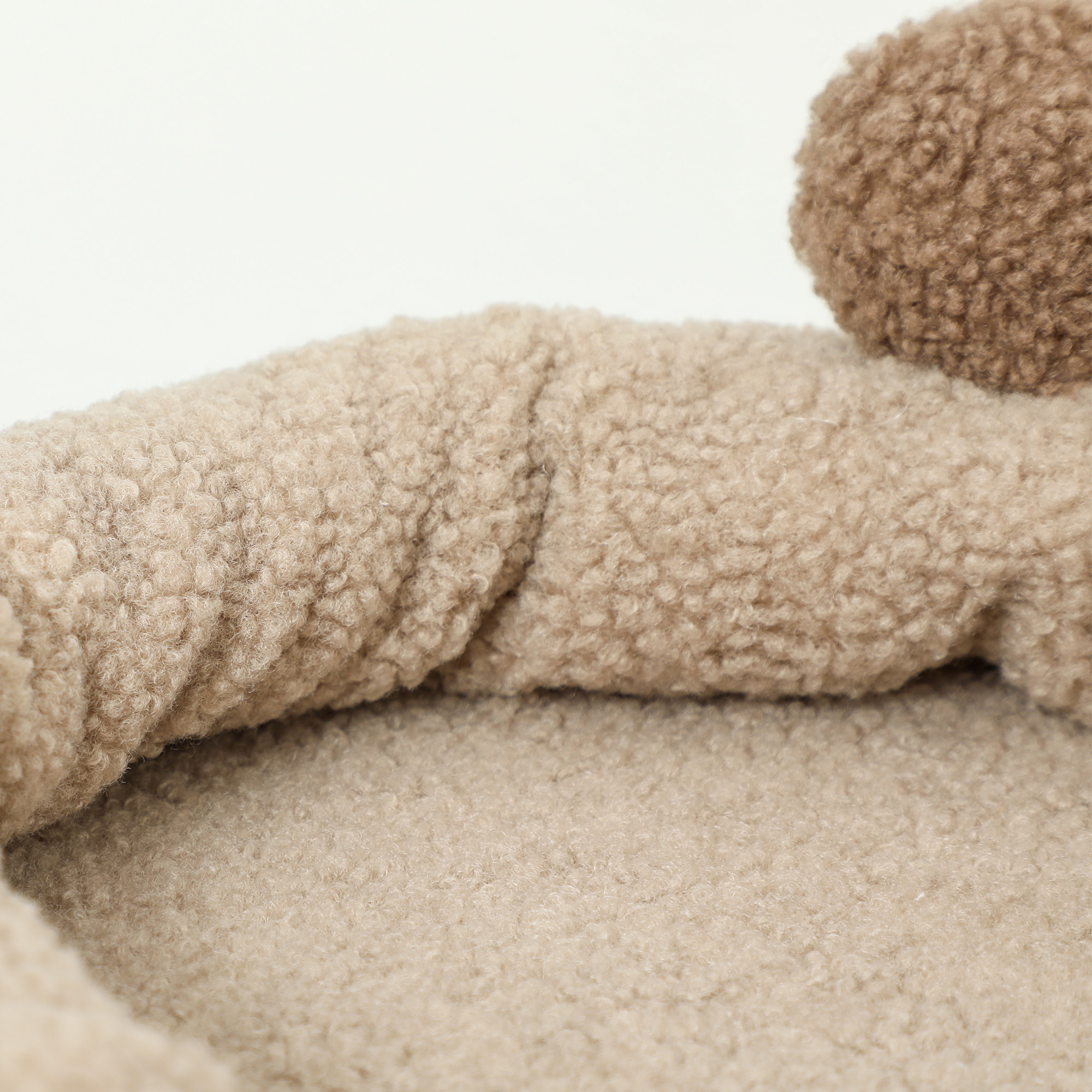 Árbol Rascador para Gatos Altura 133 cm Árbol para Gatos Torre para Gatos con Nido Plataformas Bola Colgante y Poste de Yute Café