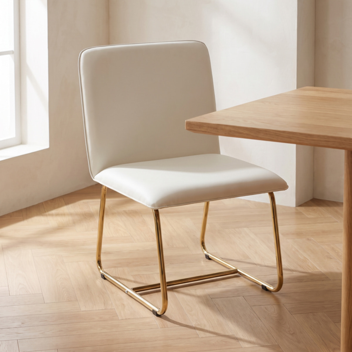 Sedia Imbottita in Similpelle con Gambe Oro, Design Moderno ed Elegante per Sala da Pranzo, Cucina, Soggiorno, Studio e Ufficio