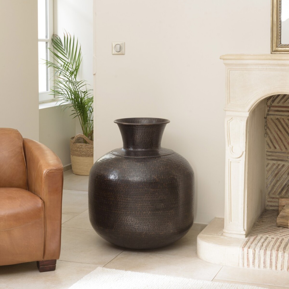 HONORE - Vase alu. 60x70cm effet martelé couleur cuivre noir antique