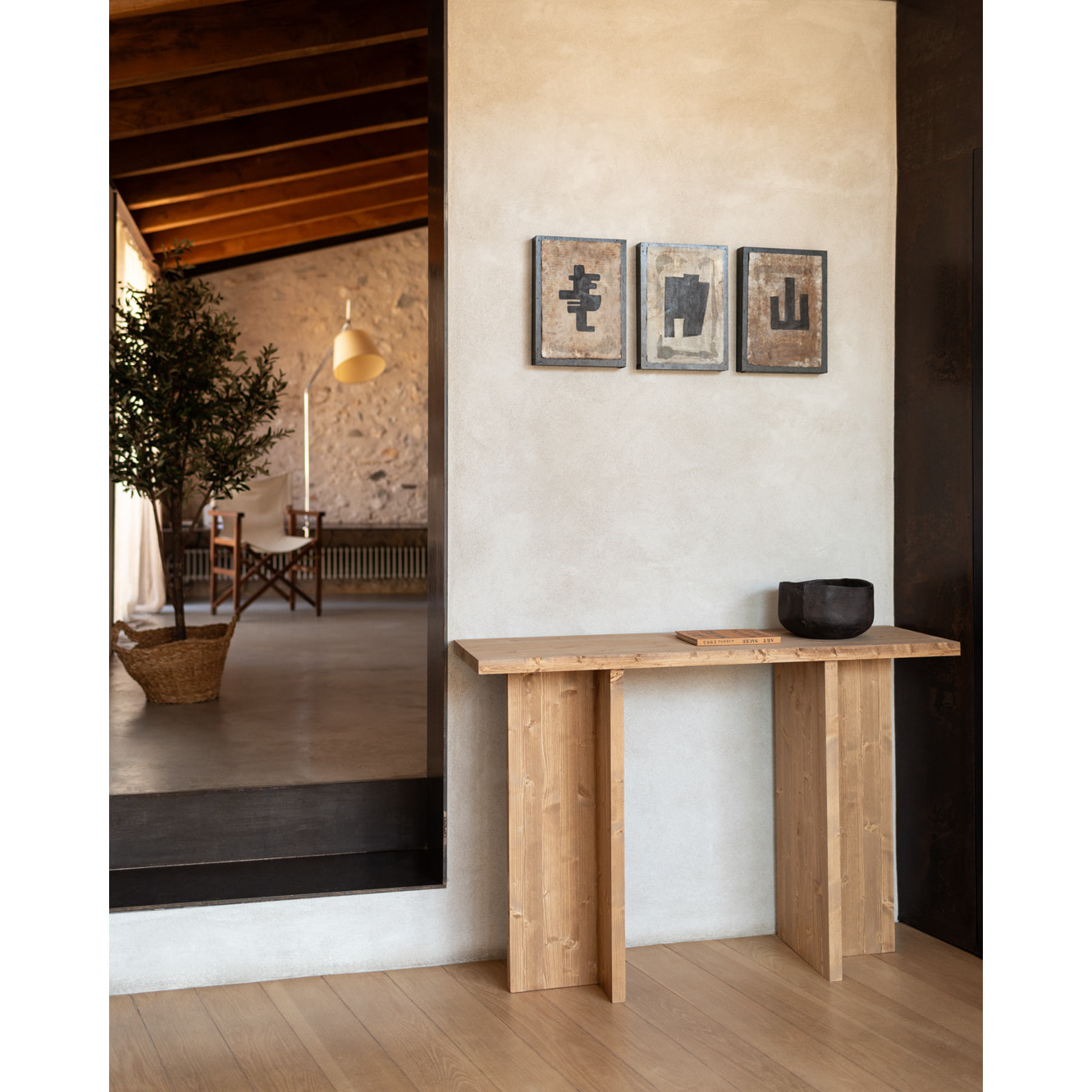 Consola de madera maciza en tono roble medio de 120x80cm Alto: 35 Largo: 120 Ancho: 80