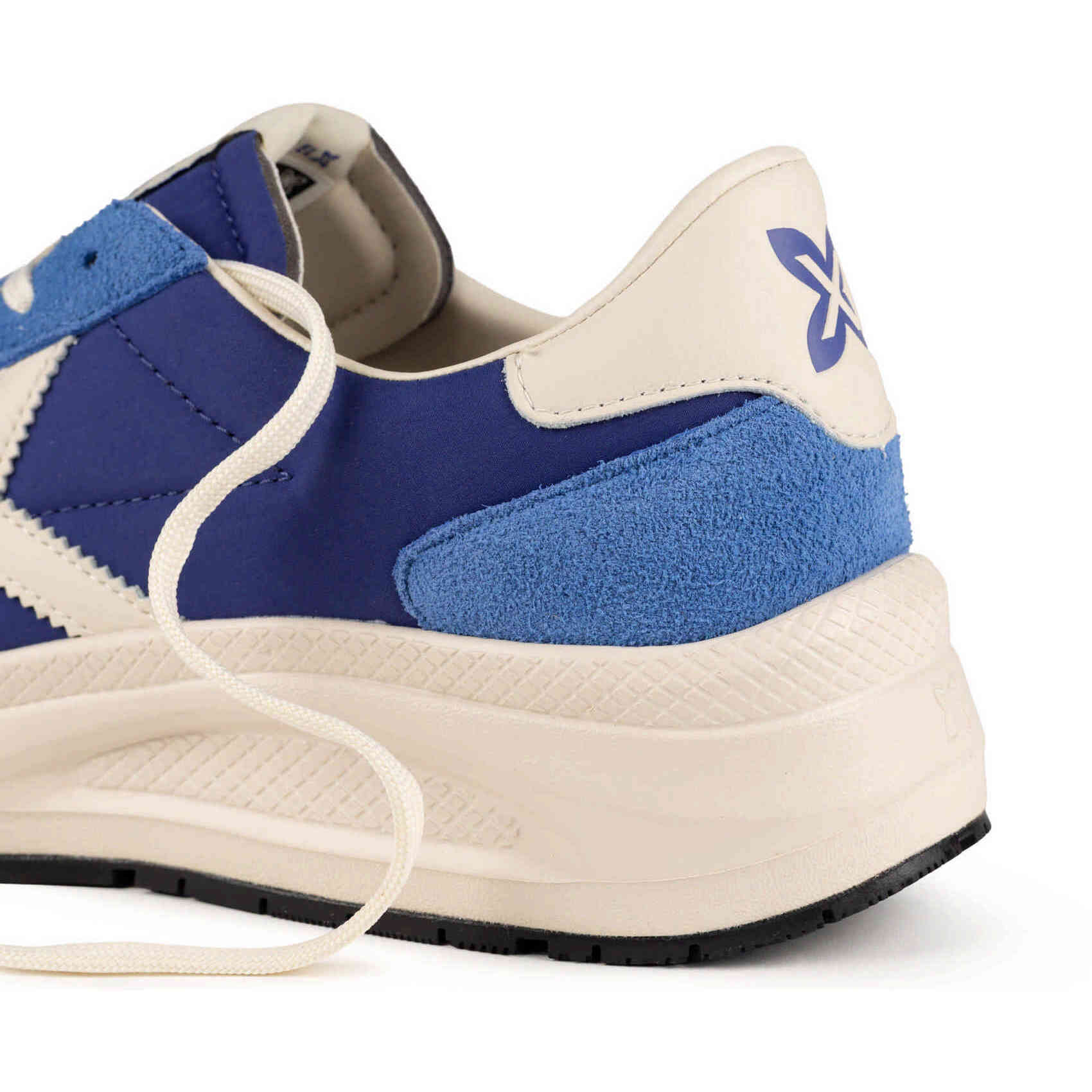 MUNICH AGORA 04 Sneakers de estética urbana y técnica azules y blancas