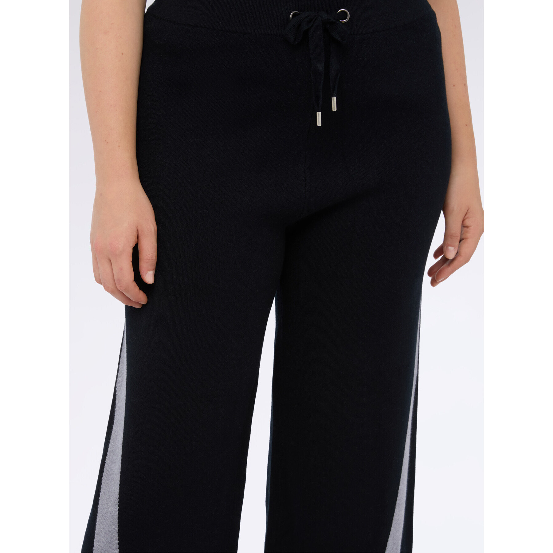 Fiorella Rubino - Pantaloni flare in maglia misto viscosa - Nero