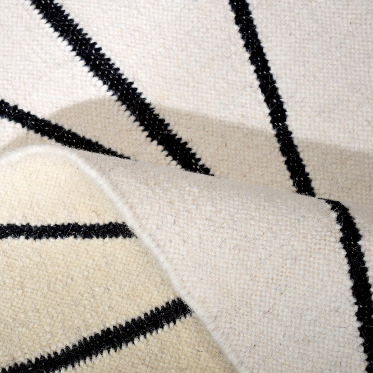 Tapis kilim Reversible Nihe tissé à la main en laine beige motif berbère