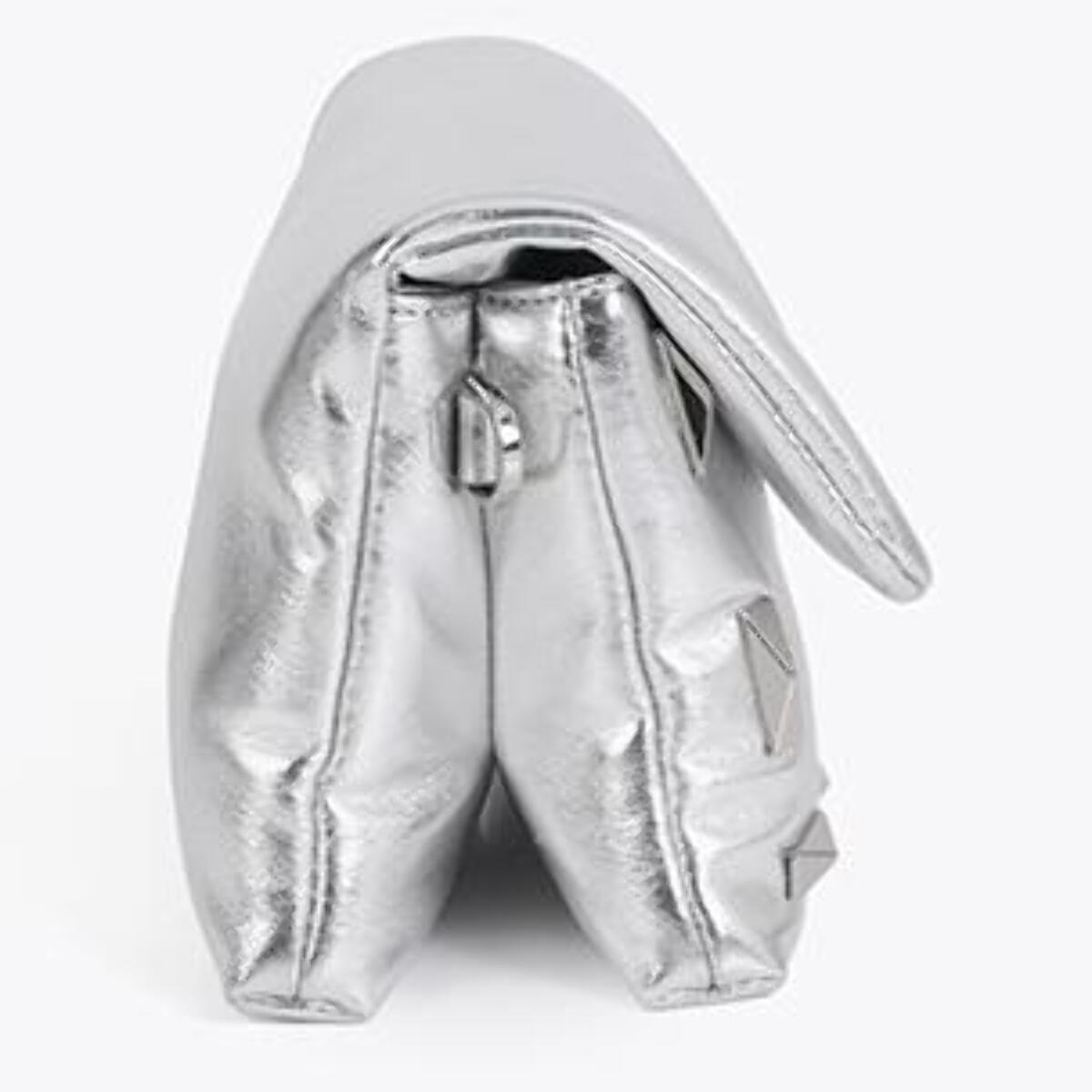 Piccola borsa a tracolla metallica con borchie rettangolari