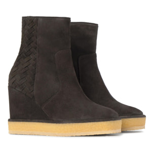 Botín de cuña Brelia en serraje con intrcciato y cierre de cremallera