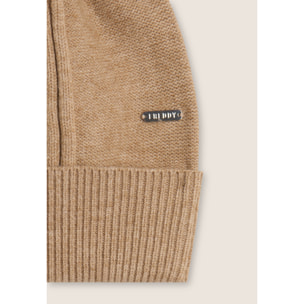 Berretto in maglia con treccia decorativa