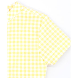 Camisa de manga corta estampado de vichy amarillo. Cuello mao y bolsillo en el delantero.