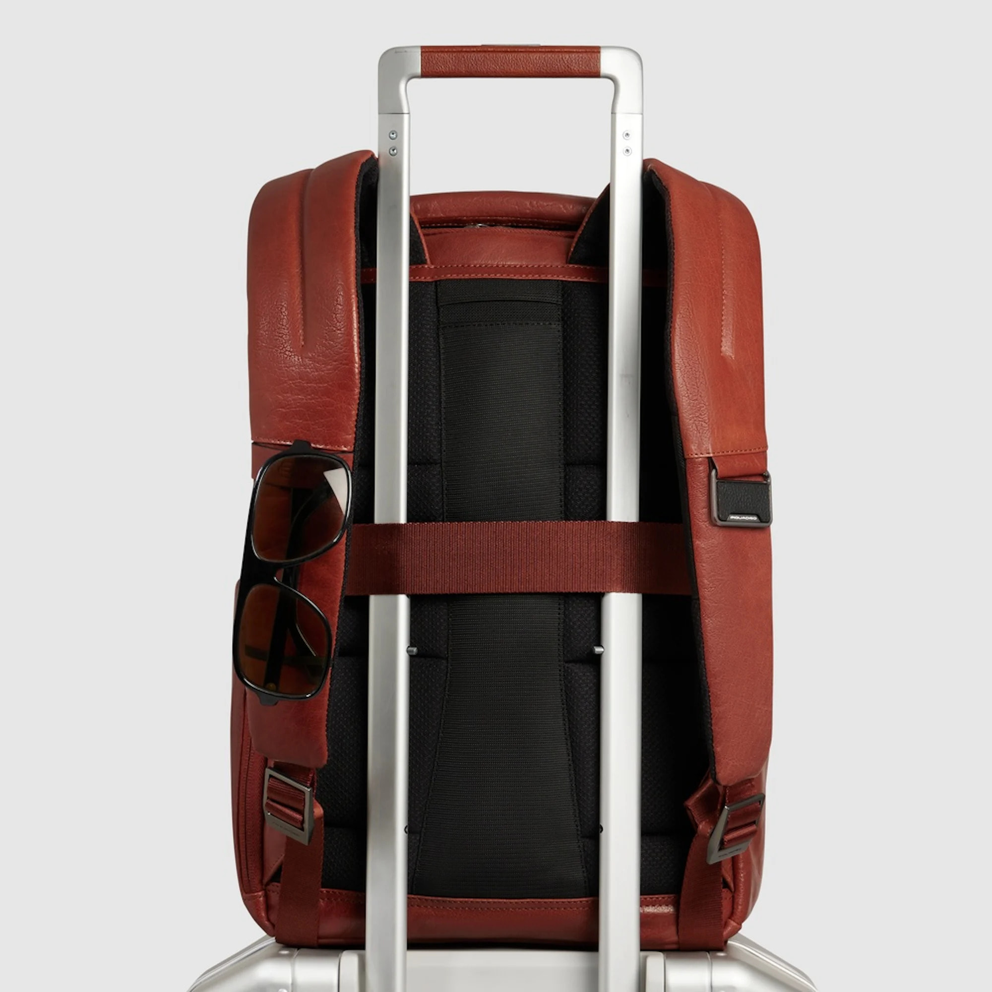 Piquadro Zaino da viaggio in pelle porta pc e iPad® con protezioni antiurto e RFID