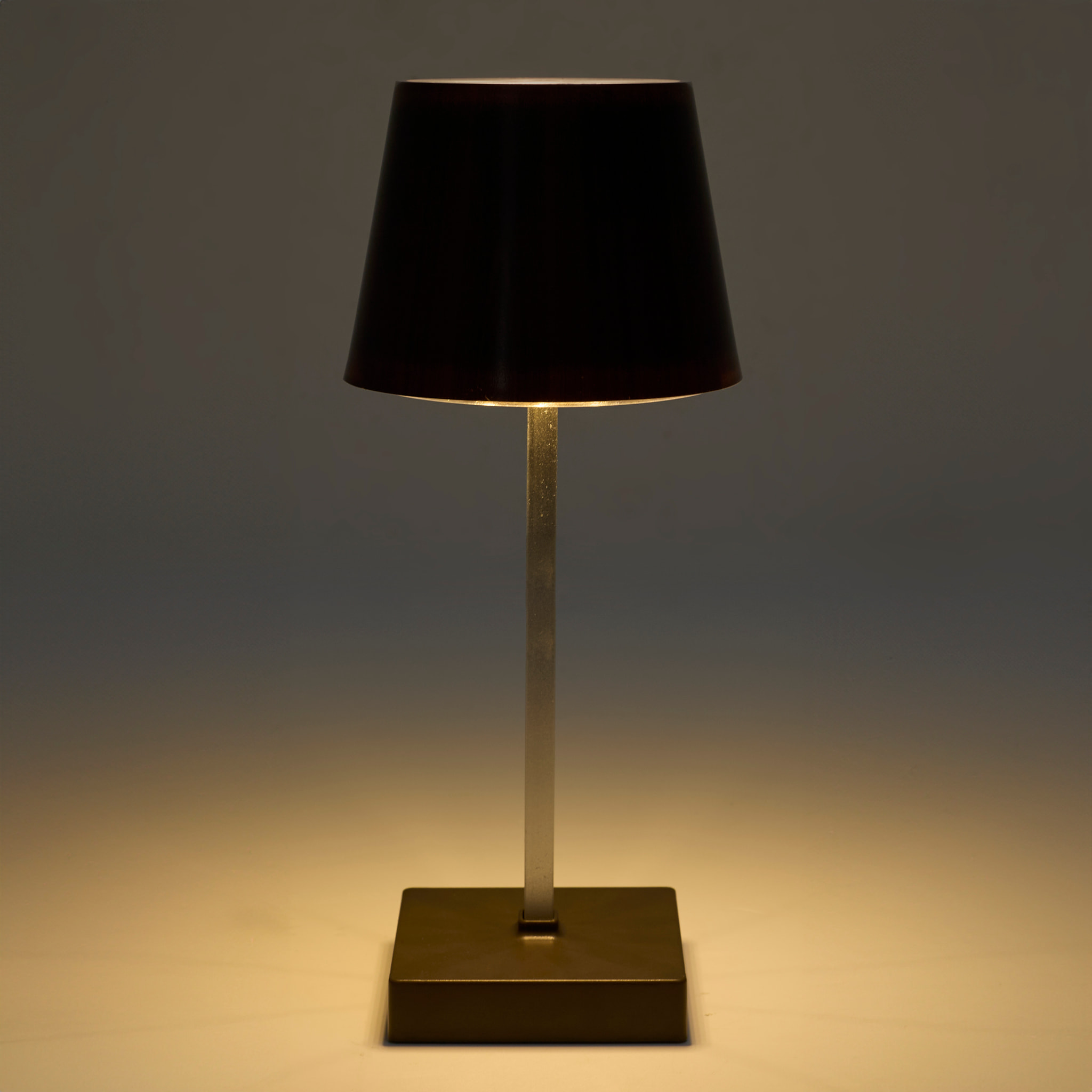 Lampe De Table A Piles Effet Bois H26cm