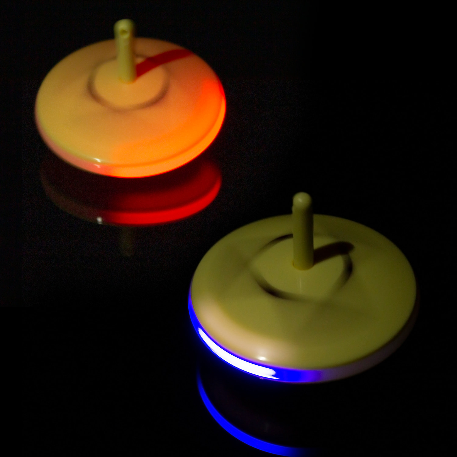DAM Spinning Speed Twirl Top Squid con luces led. Diseño galleta con Cuadrado. 6x6x4,5 Cm. Color: Beige