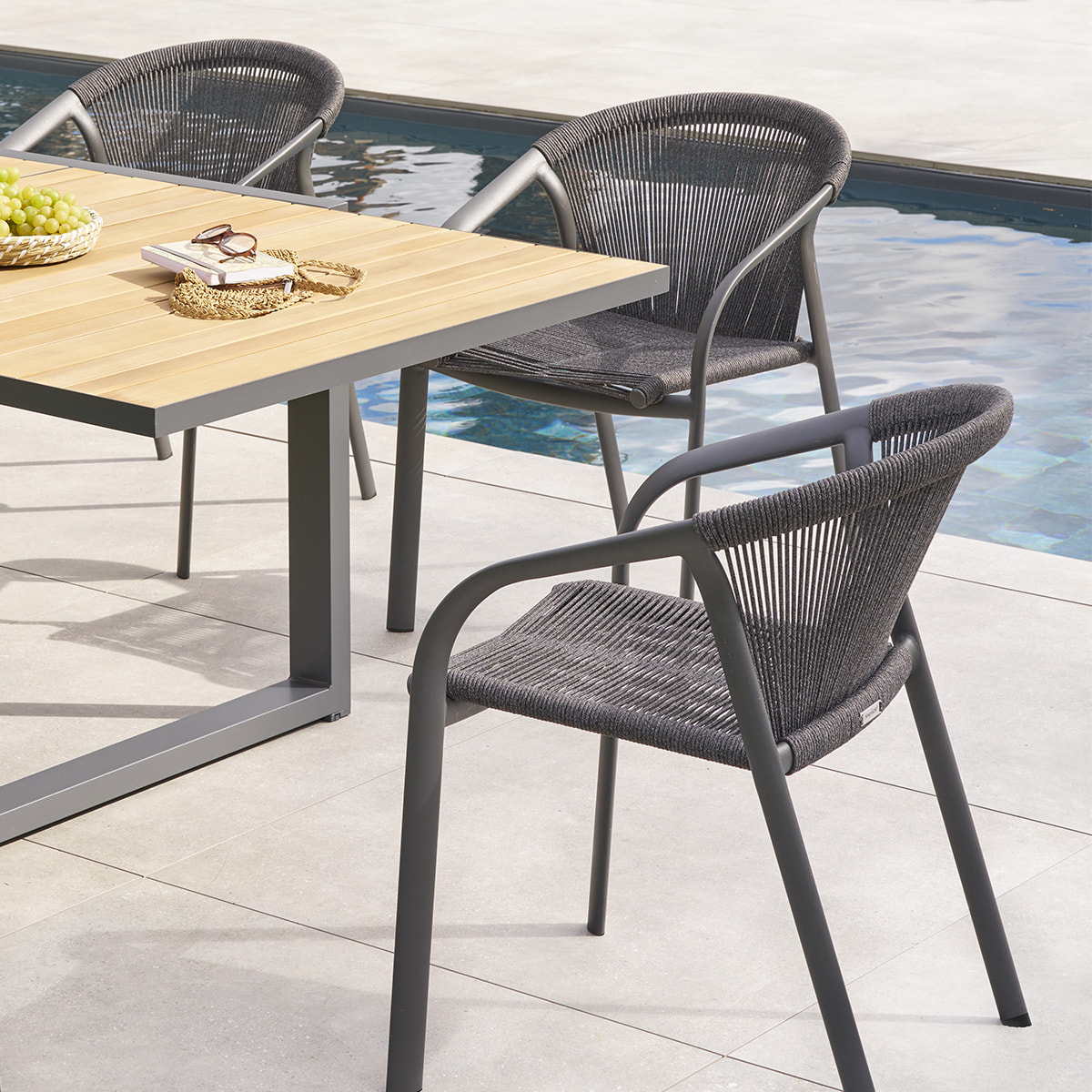 Fauteuil de jardin empilable "Riu" anthracite & graphite en aluminium traité en epoxy