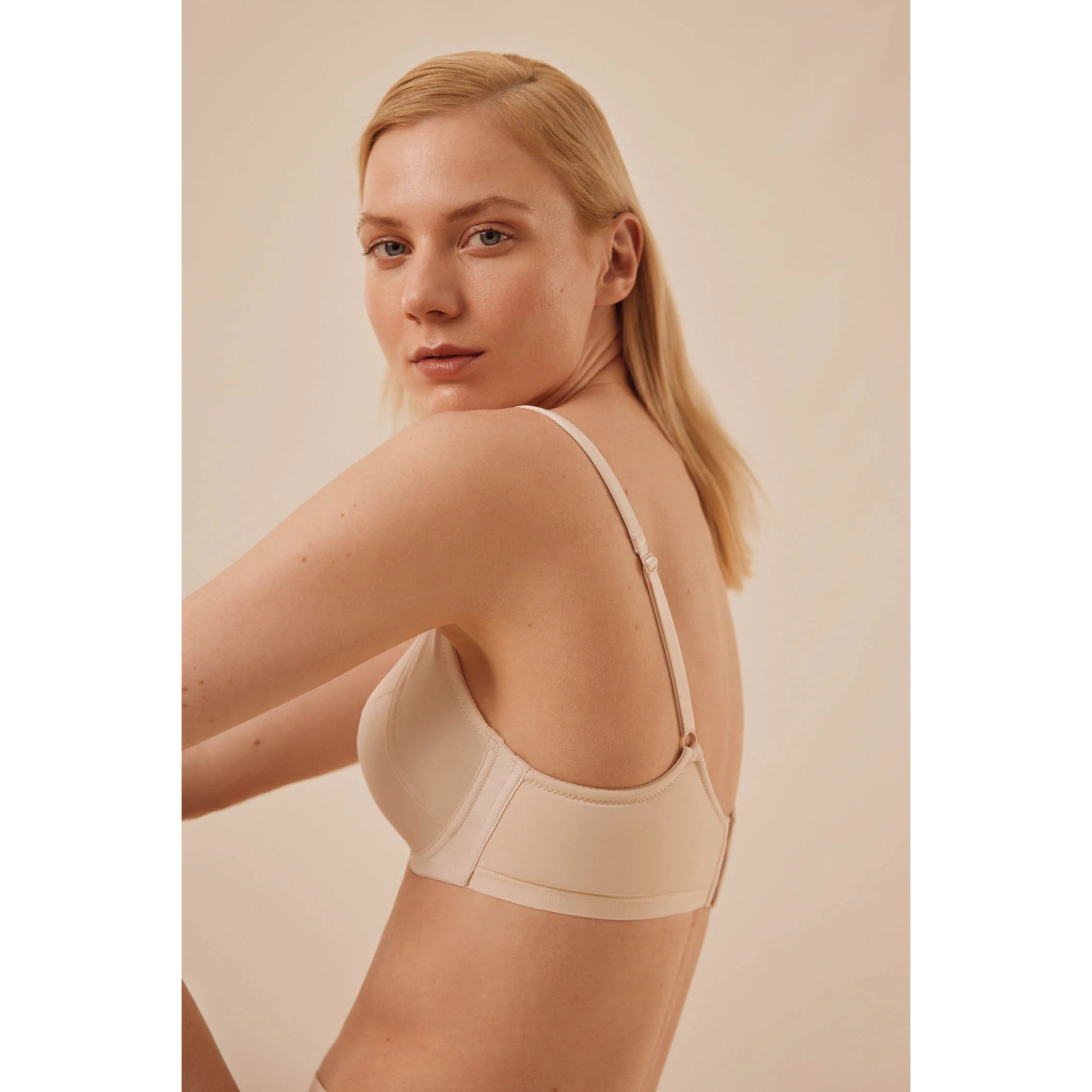 Reggiseno con ferretto non imbottito color avorio, coppe C, D ed E