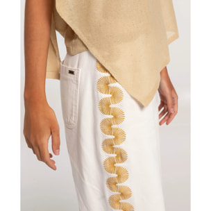 Pantalón vaquero recto con bordados de mujer