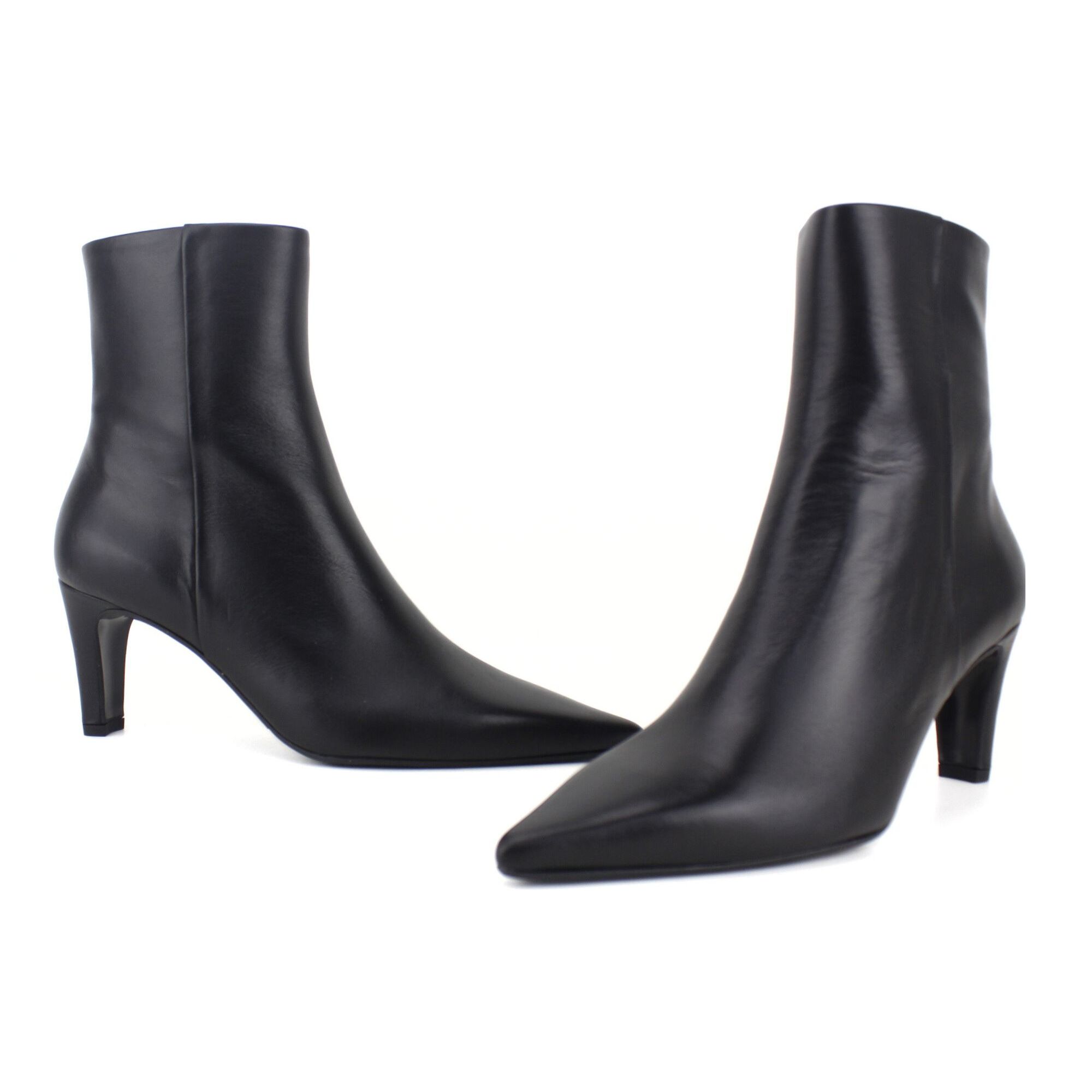 Botin en negro. Tacón de 7 cm