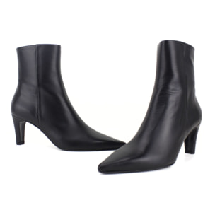 Botin en negro. Tacón de 7 cm