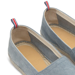 Alpargata plana en lona de algodón con bordado a contraste en talón