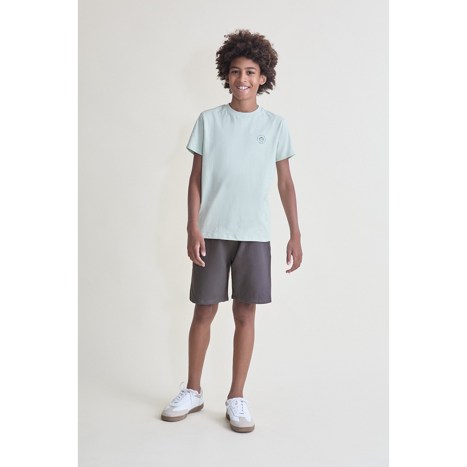 Conjunto de camiseta con logo circular en el pecho y bermuda lisa con cintura elastica | Color: Verde agua | Street Monkey