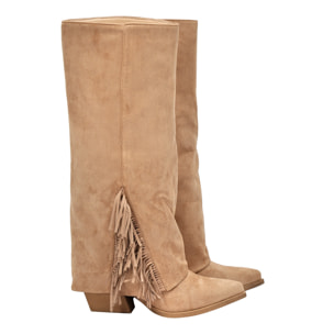 Stivale scamosciato con risvolto e frange