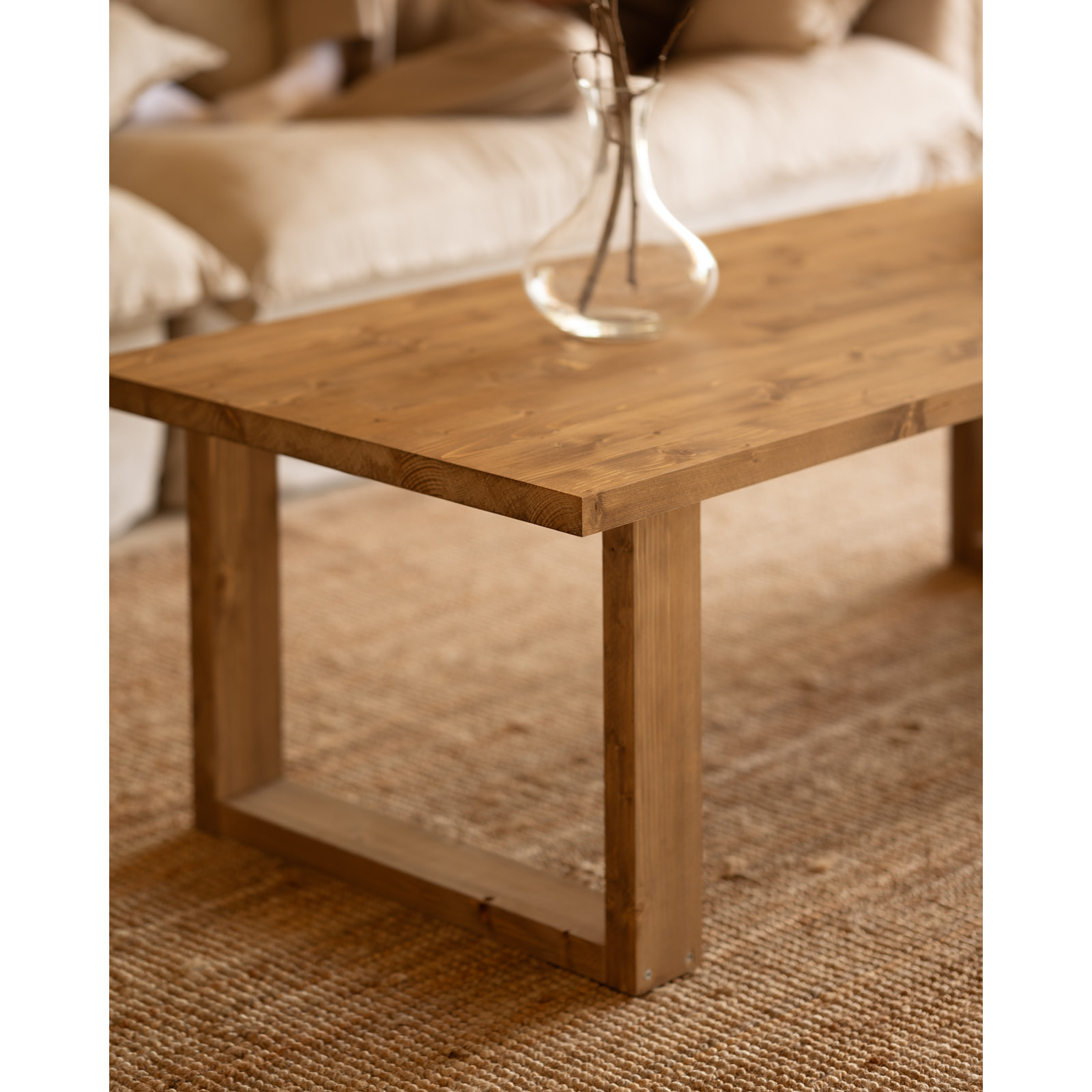 Mesa de centro de madera maciza en tono roble oscuro de varias medidas