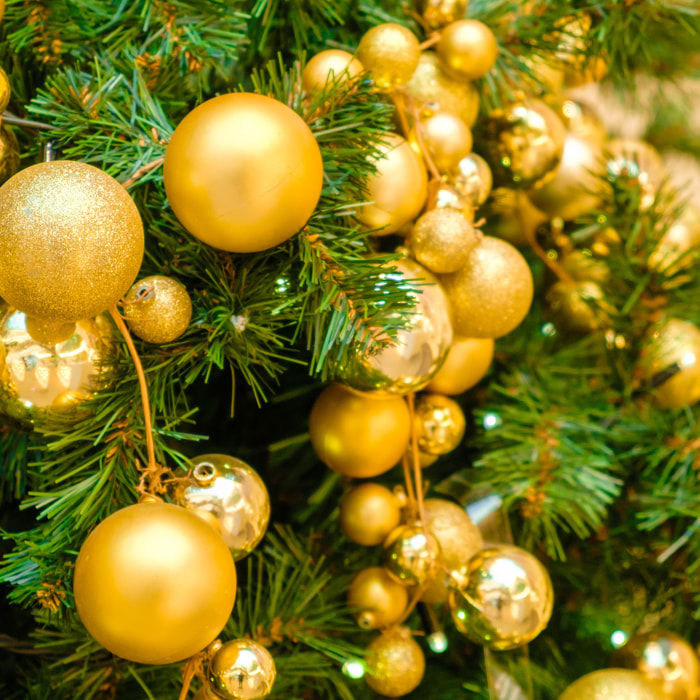 Paquete de 100 bolas color oro de navidad en diferentes acabados y tamaños