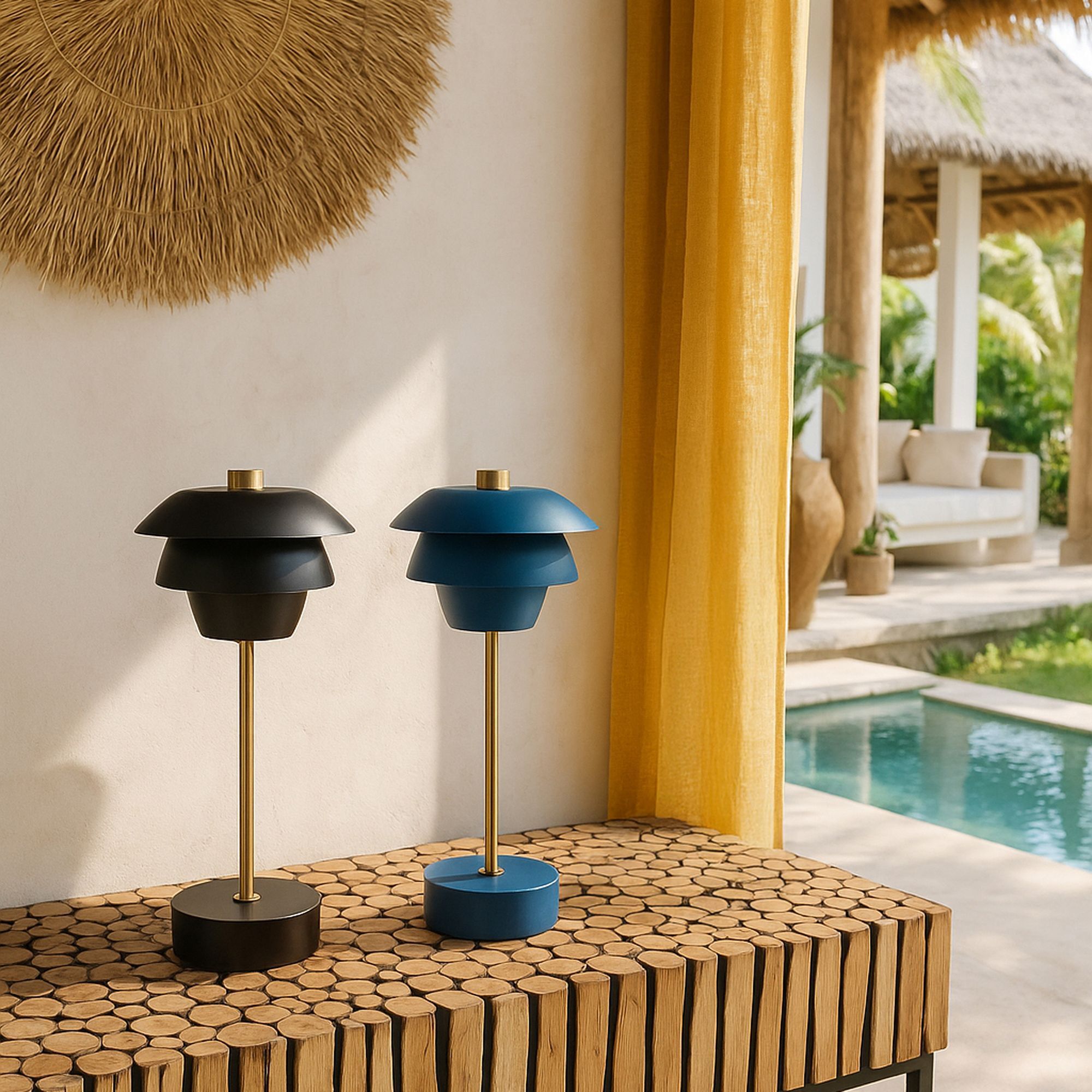 Lampe à poser rechargeable en métal noir et doré  MOXY