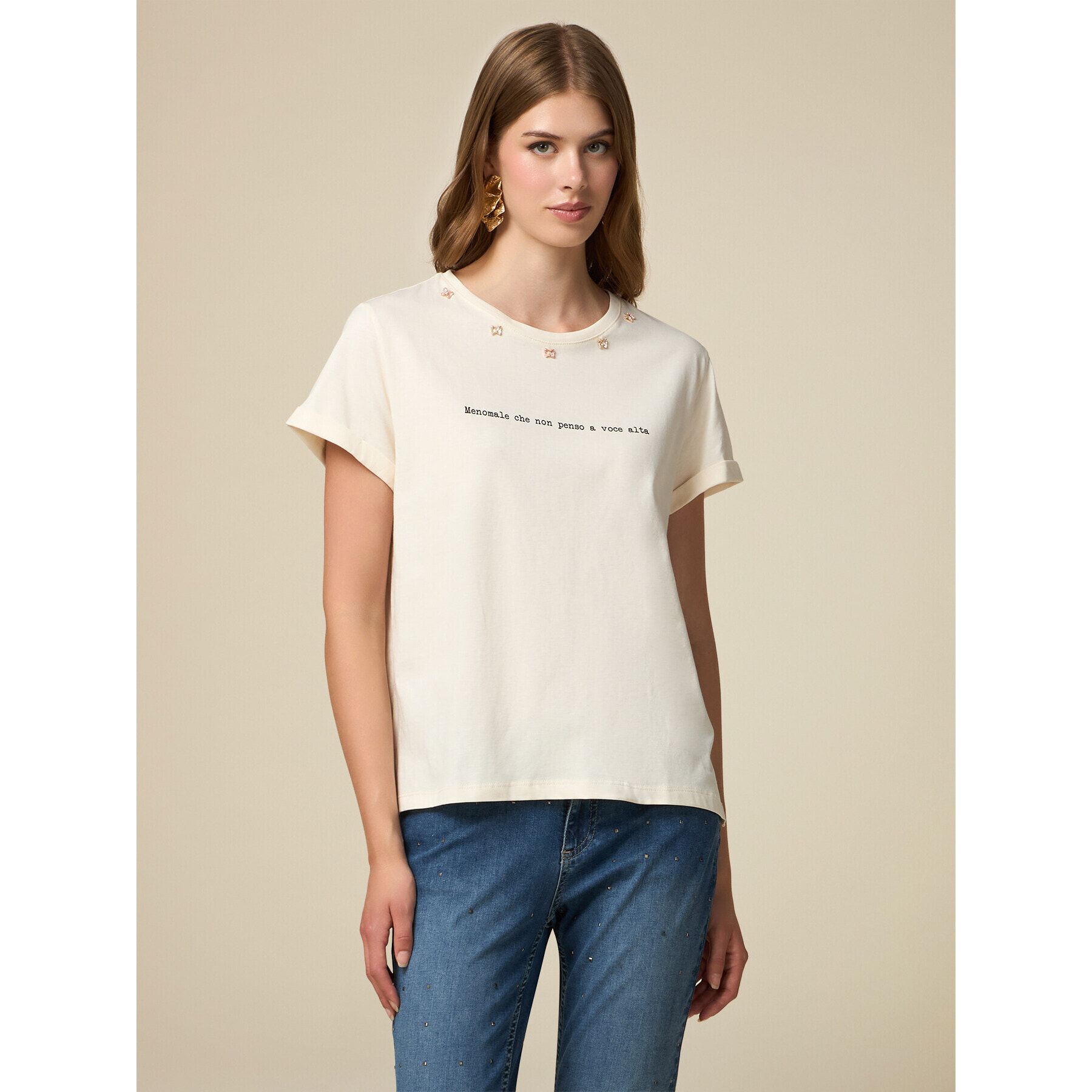 Oltre - Lettering T-shirt with charms - Beige