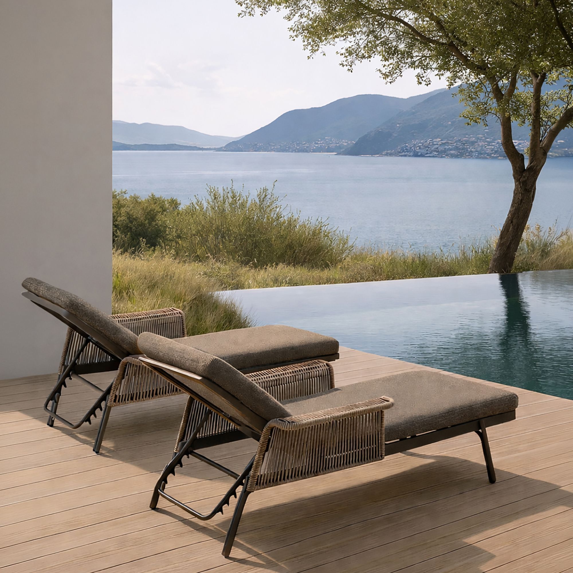 Lot de 2 chaises longues en aluminium et tissu moka MADRAGUE