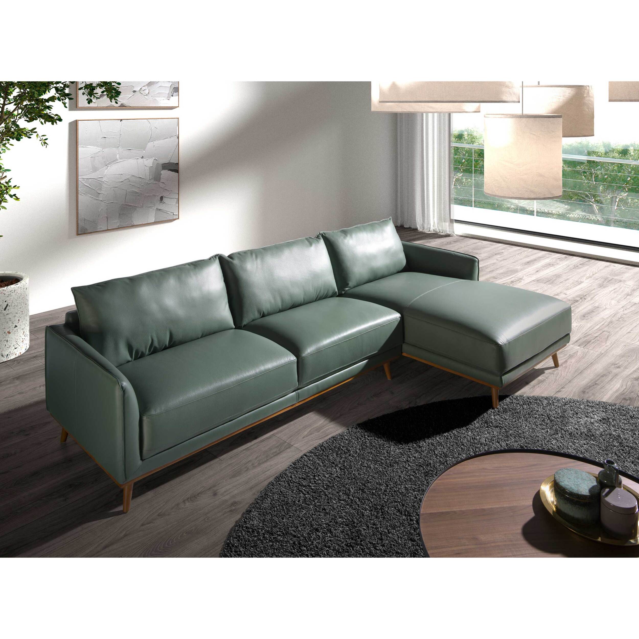 Sofá chaise longue derecha de 5 plazas tapizado en piel de origen vacuno en verde patas de madera en miel 295x160x90cm