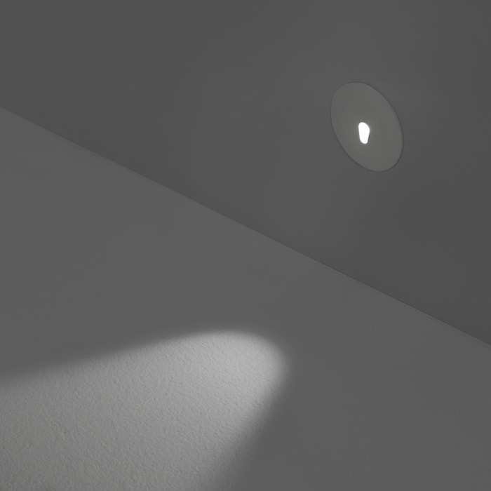 LEDS C4 Paso Luz de señalización con led en blanco cálido 3000k en color gris