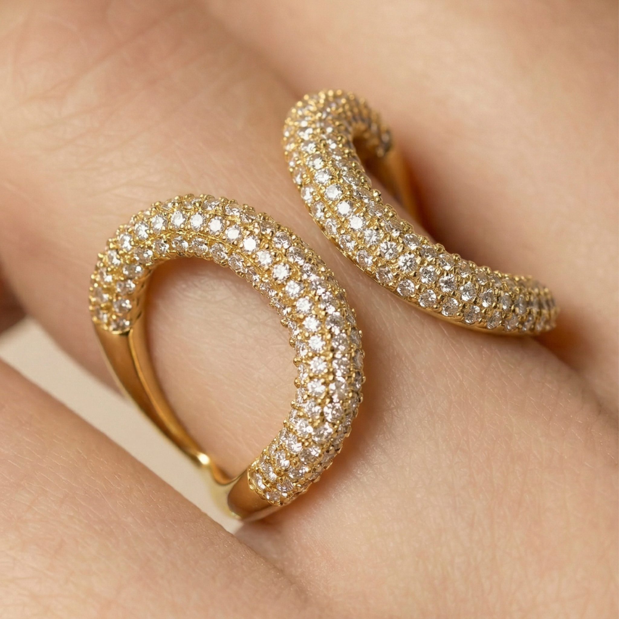 Anillo Rudma acabado oro amarillo 18k