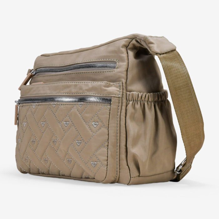 Bolso bandolera tostado con cremallera y cosido de corazones