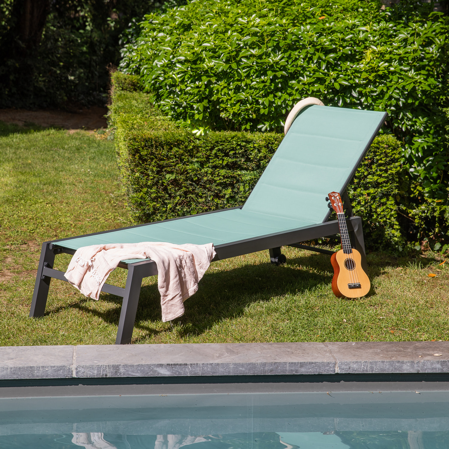 Bain de soleil BARBADOS en textilène vert d'eau - aluminium anthracite