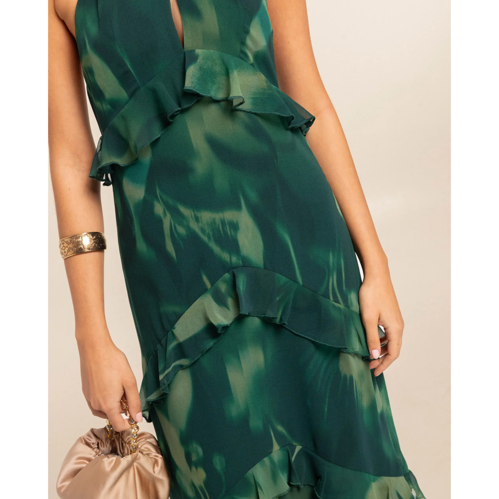 Vestido midi con escote halter y volantes