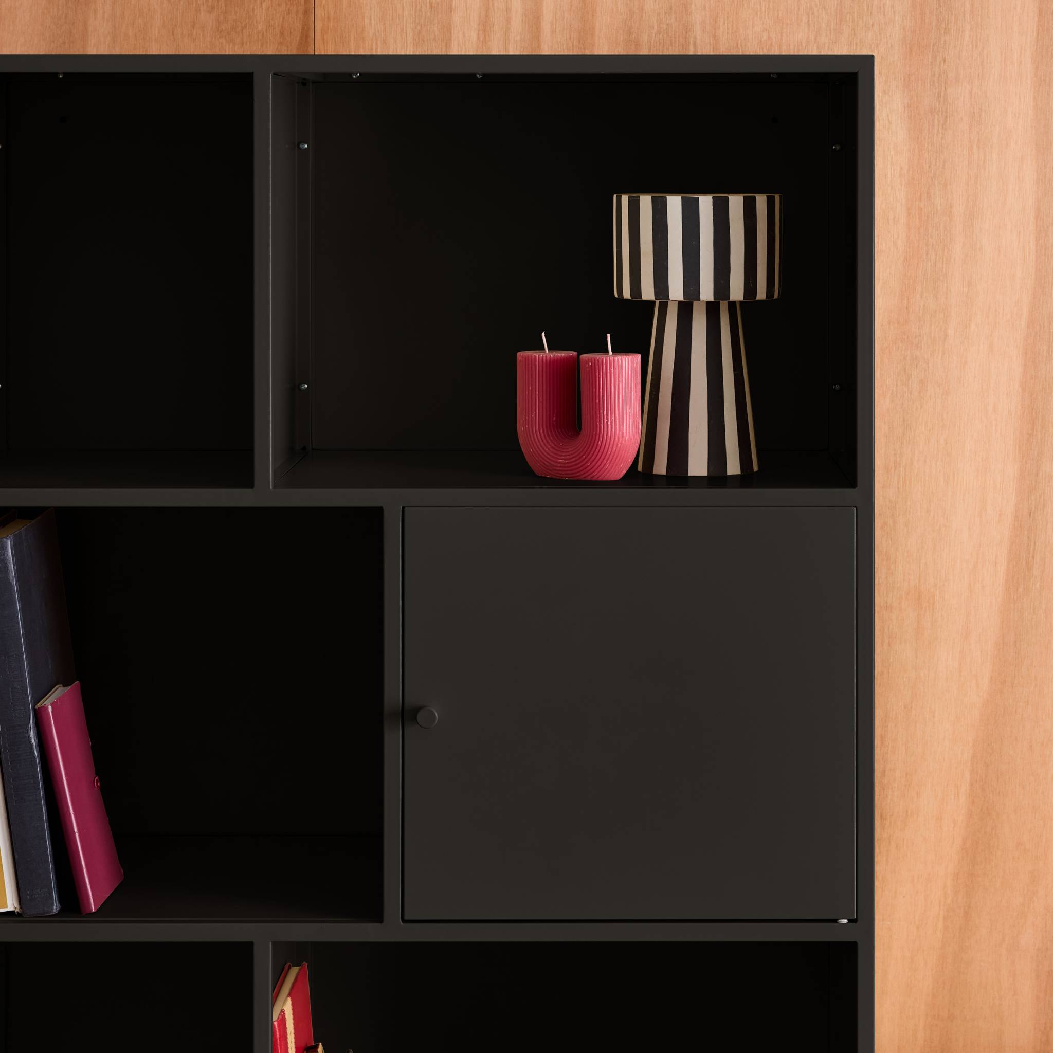 Buffet, meuble de rangement industriel métal 8 compartiments OKLAHOMA