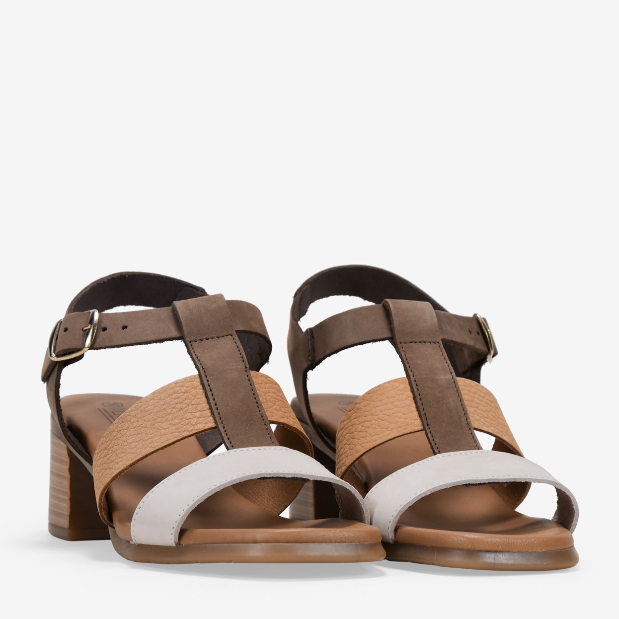 Sandalias de tacón marrones en piel